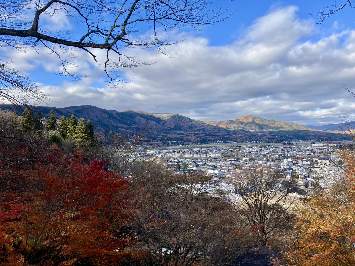 秋の遠野

鍋倉城から市街地を望む