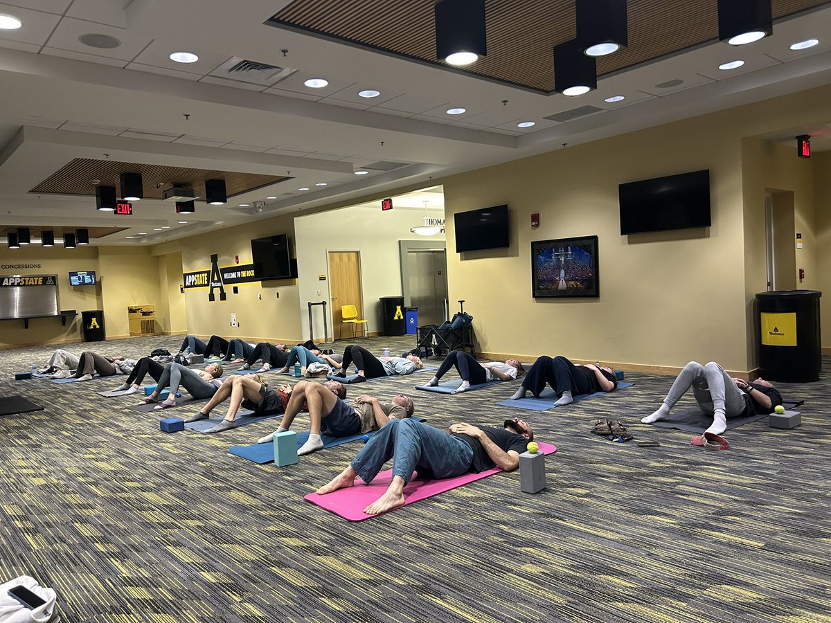 AppStateRISE's tweet image. RECOVERY AND REJUVENATION 🟡⚫️

Great session last night at Recovery Yoga. We focused on taking time to slow down, stretch, and taking care of yourself. 

#GoApp