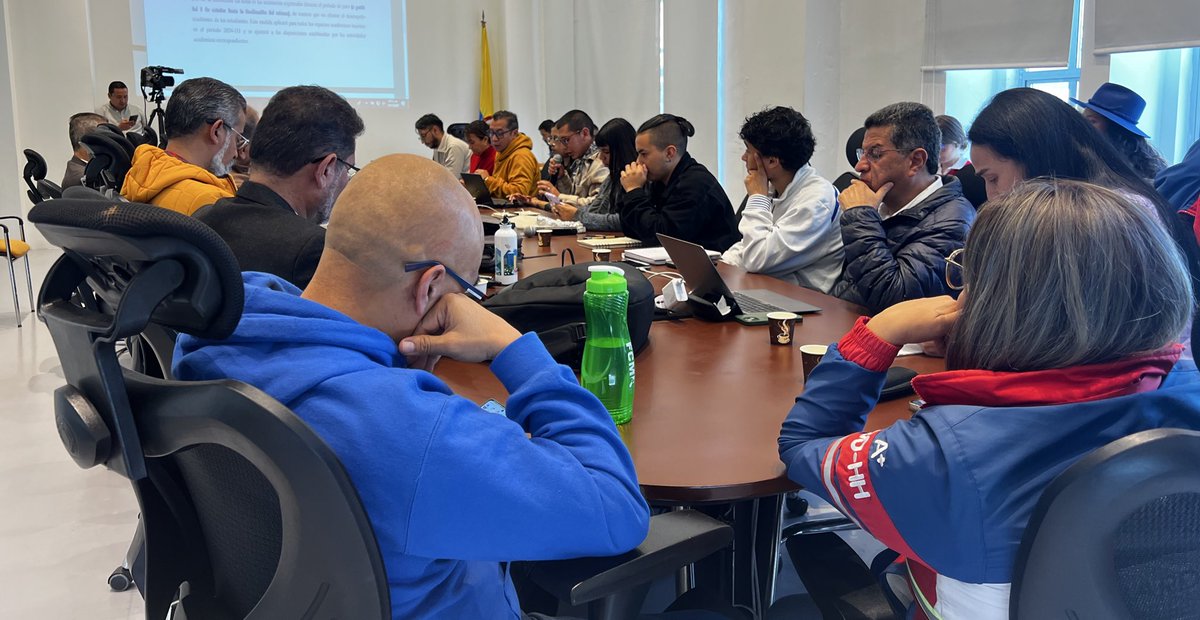 gtarazona1's tweet photo. Hoy nuevamente nos sentamos como comunidad para dialogar y encontrar los acuerdos necesarios para avanzar en los aspectos fundamentales que hemos planteado en las mesas de concertación. 

Hoy revisamos la propuesta de garantías académicas que presentan los estudiantes, para que sean discutidas en el Consejo Académico y posteriormente en el Consejo Superior Universitario. 

Es nuestro compromiso cumplir con los acuerdos ya pactados y encontrar unos nuevos para retomar la normalidad académica.