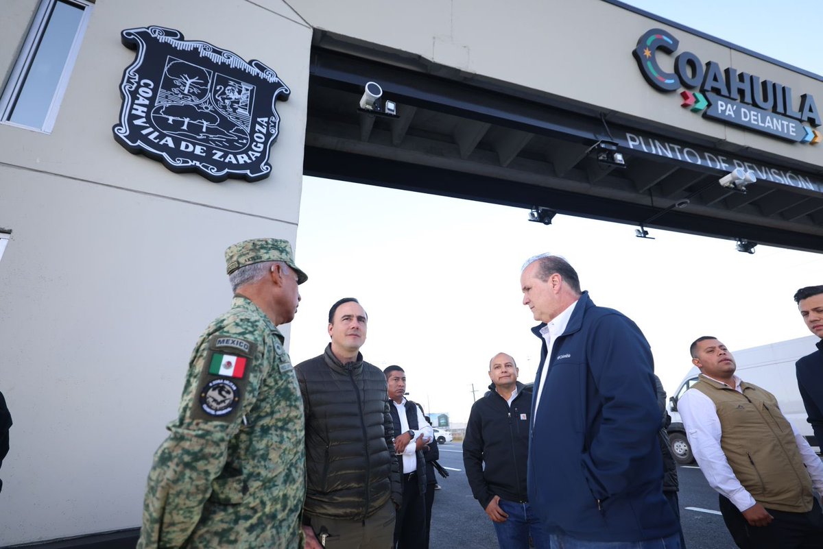 Inauguramos el Arco de Seguridad Carretero “Kimberly”, en la entrada de NL a Coahuila. Equipado con la última tecnología de vigilancia y con un operativo permanente, seguimos fortaleciendo el blindaje en los límites de nuestro estado. (1/2)