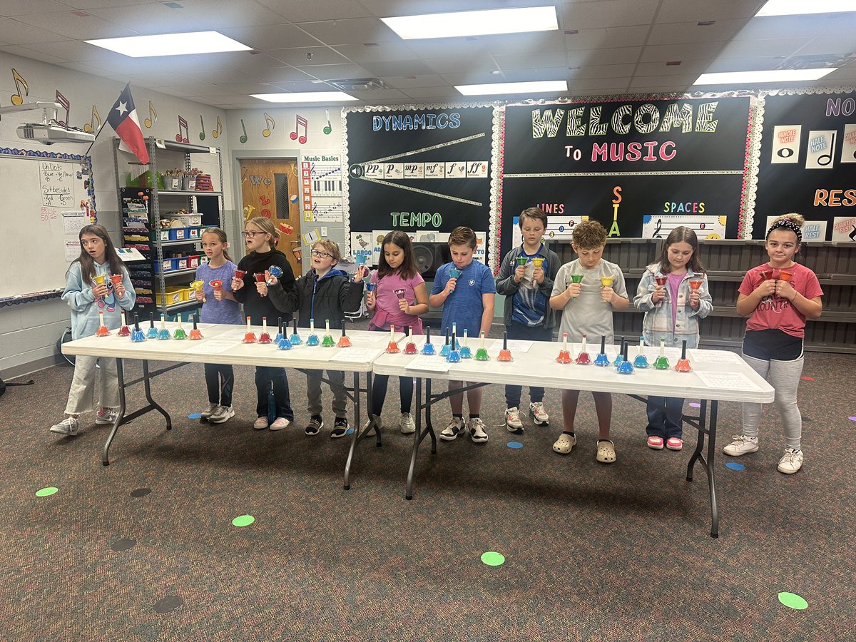 HESMrsArd's tweet photo. My 4th graders are hard at work coming to school early to practice their handbell part in our “You Better Watch Out”Christmas Musical!
🔔🎄🎅🏻🎄🔔🎄🎅🏻🎄🔔

@HollidayISD @lexilynnlaw @msutherland03 https://t.co/8FaIVzIePQ