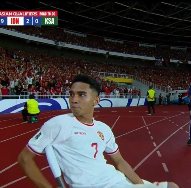 FaktaSepakbola's tweet photo. 🇮🇩Marselino Ferdinan's Statistic vs. Saudi Arabia:

78 minutes 
2 goals (1st)
64% passing accuracy
4 shot on target
1 passes into final third
36 touches 
1 clearances 
4 dribbled past
1 interceptions 
2 recoveries

HUGE PERFORMANCE FROM MARSELINO FERDINAN!🔥 https://t.co/TIG7B4dF6e