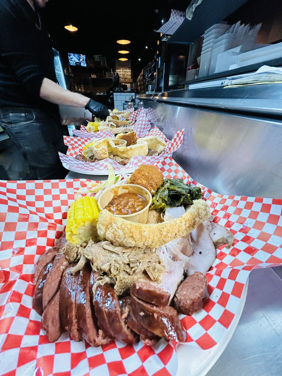 2Kniveskitchen tweet media