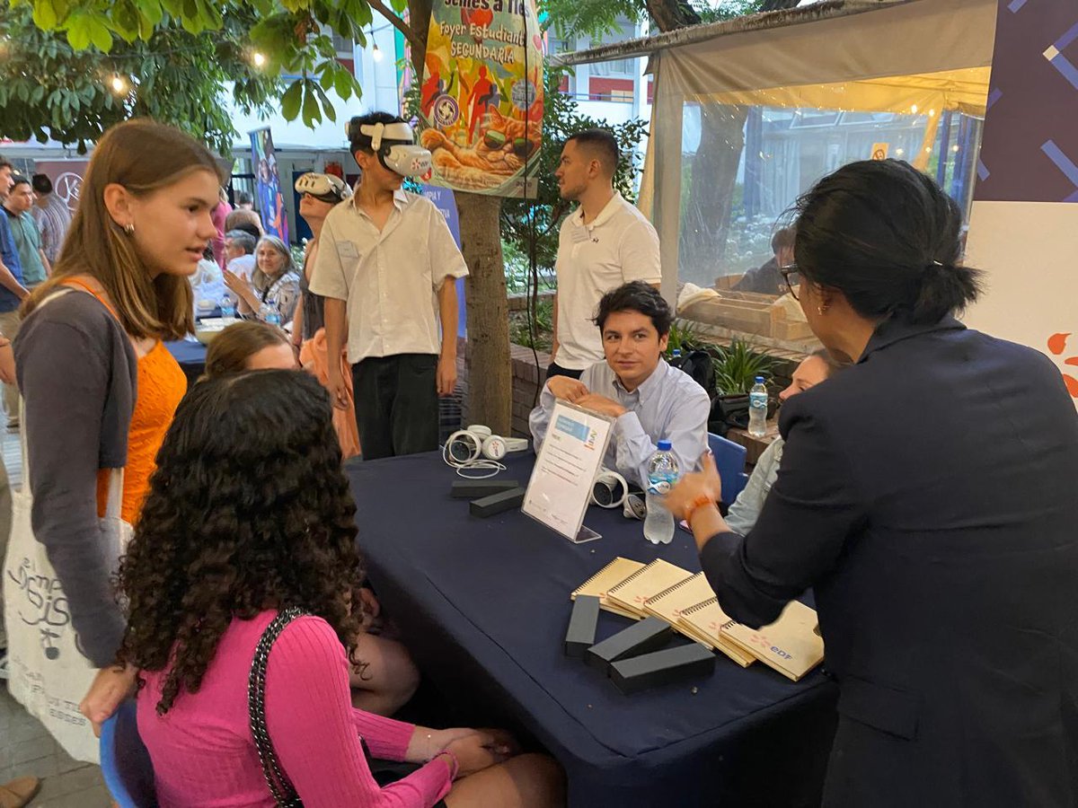 Participamos en una nueva jornada de Nuit de Métiers, enmarcada en la Semana Francesa de la Cámara de Comercio Franco-Chilena. Este evento reunió a profesionales de empresas francesas con alumnos de la Alianza Francesa, brindándoles orientación sobre las alternativas laborales.👏🏼