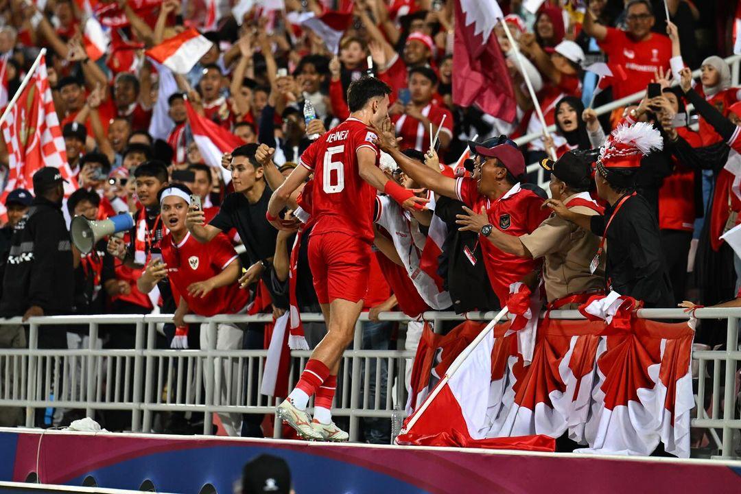 Apresiasi penuh untuk performa Ivar Jenner malam ini. Aktif bantu pertahanan, jeli membaca permainan lawan, aktor penting pada fase transisi dari bertahan ke menyerang.

Raja lapangan tengah malam ini 🫡