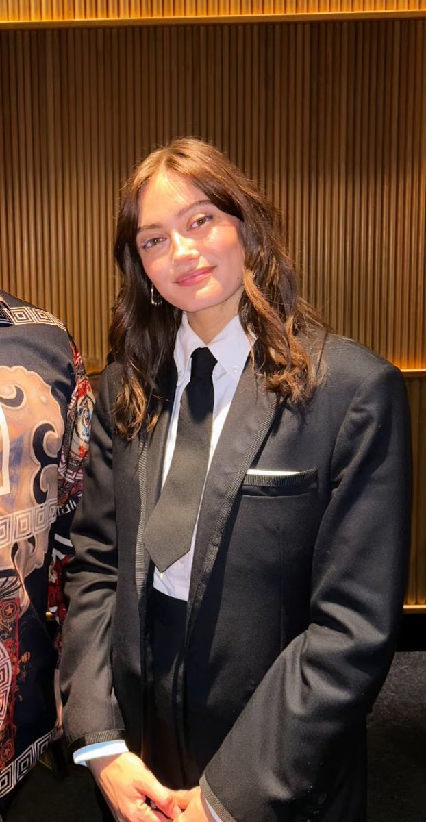 jackiexshipman's tweet image. ELLA I SWEAR TO GOD LET US BREATHE