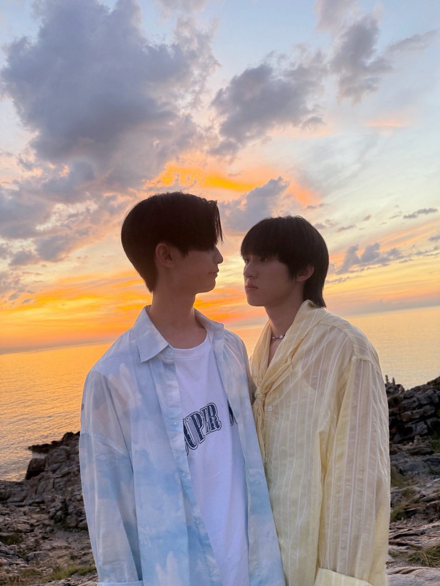 YourSkySeries's tweet photo. กี่หมื่นฟ้า Your Sky Series ⛅️

อากาศเย็น ๆ แบบนี้มีคนให้อ้อนหรือยังคะ ส่วนน้องที่รักมีแล้วน้าาา~ เห็นทีน้องที่รักจะไม่ได้ขี้อ้อนแค่ตอนเมา ไปทะเลก็ขี้อ้อนไม่แพ้กัน แบบนี้พี่ฟ้าจะอดใจไหวมั้ยคะเนี่ย 🫣💓

ฝากทุกคนส่งกำลังใจให้กันต่อในคิวนี้ด้วยนะคะ 🥰

Your Sky Series Q39
#Q39กี่หมื่นฟ้า