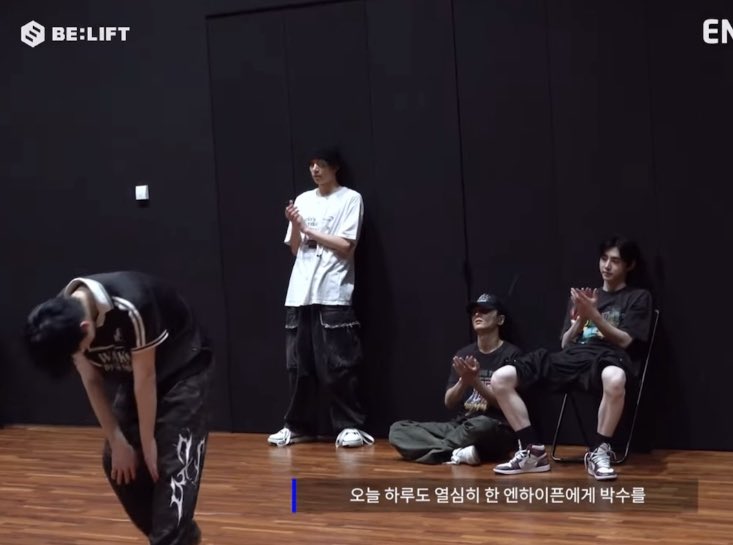 ionikeu's tweet image. clapping when sunoo bends over is so real