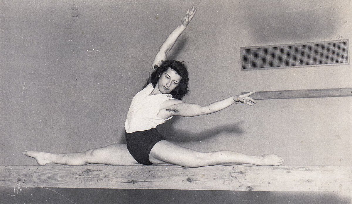 🤸‍♂️Esta noite abrímoslle a porta do #Bestiario <a href="/aocontraataque/">Ao Contraataque</a> á lenda húngara da ximnasia Ágnes Keleti, a campioa olímpica máis anciá aínda viva e supervivente da picadora humana nazi. 
Desde as 22h. na <a href="/RadioGalega/">Radio Galega</a>!