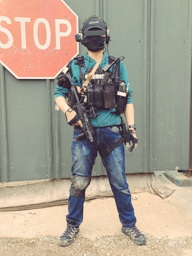 PVT_GABA's tweet photo. #CasualWearTactics
#CWT4
遅ばせながら、CWT4お疲れ様でした!
MP9片手に雇われ警備員やっておりました。
今回は前回より給料が良かったのですがラーメン屋に爆殺されたおかげでお金は残らなかったです。
許さんぞラーメン屋。
参加された皆さん、そして主催の皆様、ありがとうございました!! https://t.co/SJooL2tSu7