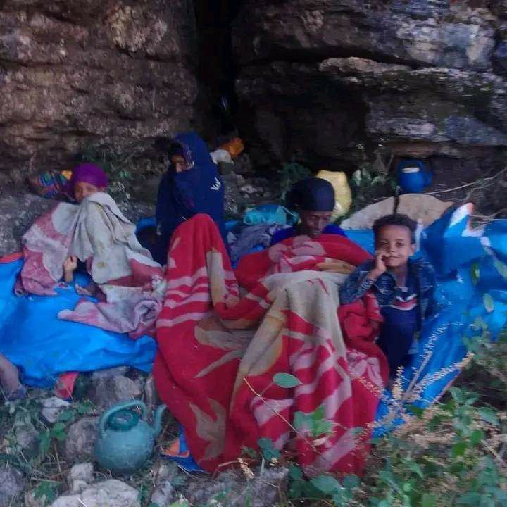 RArarssa's tweet photo. This is how our people live in Dharraa. Attacked by armed groups from the ANRS, they have been displaced from their villages. In search of refuge, they could only find an abode in caves and ravines in remote areas.

#AbiyAhmed’s forces are now targeting them for repeated drone attacks even in those makeshift places of abode. 
The people in this footage report that they have lived in this calamitous situation for the last three years. And they ask why the government (from whom they expect protection) is attacking them. 

Such is how they “live”.

#AbiyAhmed_is_a_genocidaire!

@KarimKhanQC @antonioguterres @SecBlinken @mbachelet @UN_HRC @hrw @amnesty @IntlCrimCourt @AdamBandt @SenatorWong @AlboMP @DavidAltonHL @Sally_Keeble @TomGardner18 @LaetitiaBader @DavidLammy @Keir_Starmer @KemiBadenoch @RishiSunak @vonderleyen @MikeHammerUSA @NorwayinAddis @addisstandard @CNN @BBCWorld @bbcafaan_Oromoo