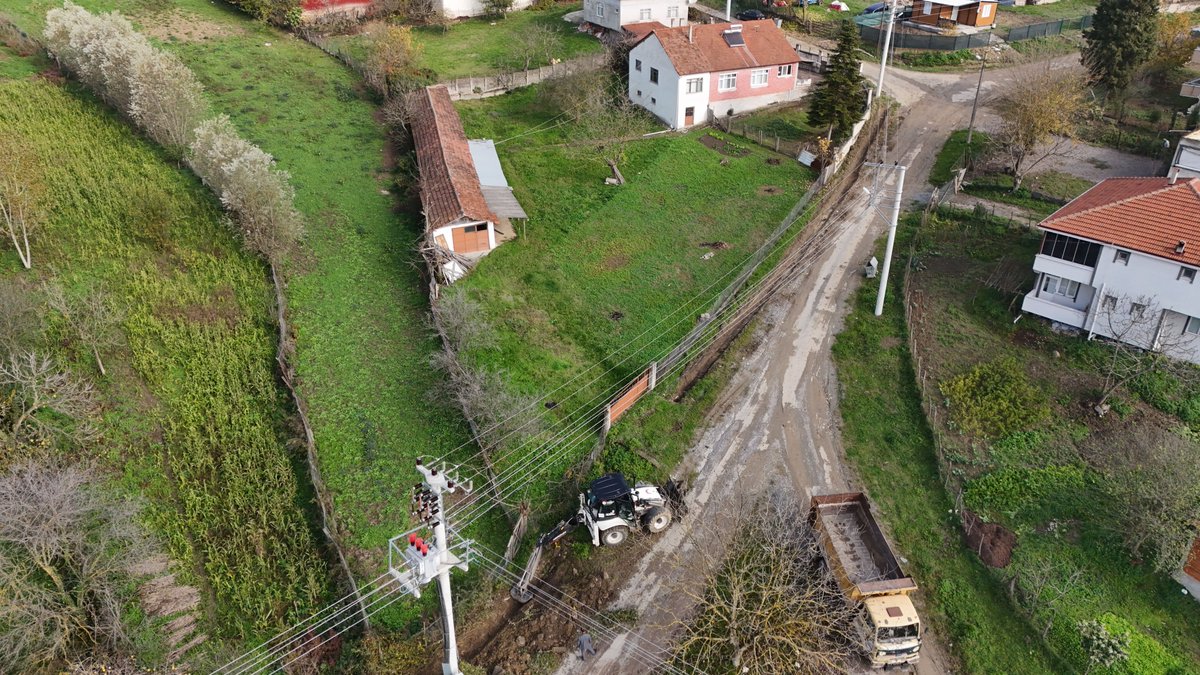 📍 Nalköy

Mahallemizde 1752. sokağında yağışların olumsuz etkilerini önlemek ve yol güvenliğini artırmak amacıyla bugün başlattığımız V kanal çalışmalarımız devam ediyor. 🚧