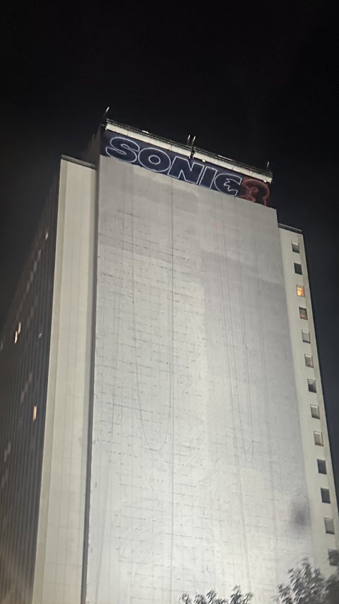 #SonicMovie3 mural at LA Koreatown. It’s look like it will be painted soon.

📸: <a href="/PatChatMusic/">PatChat</a>
