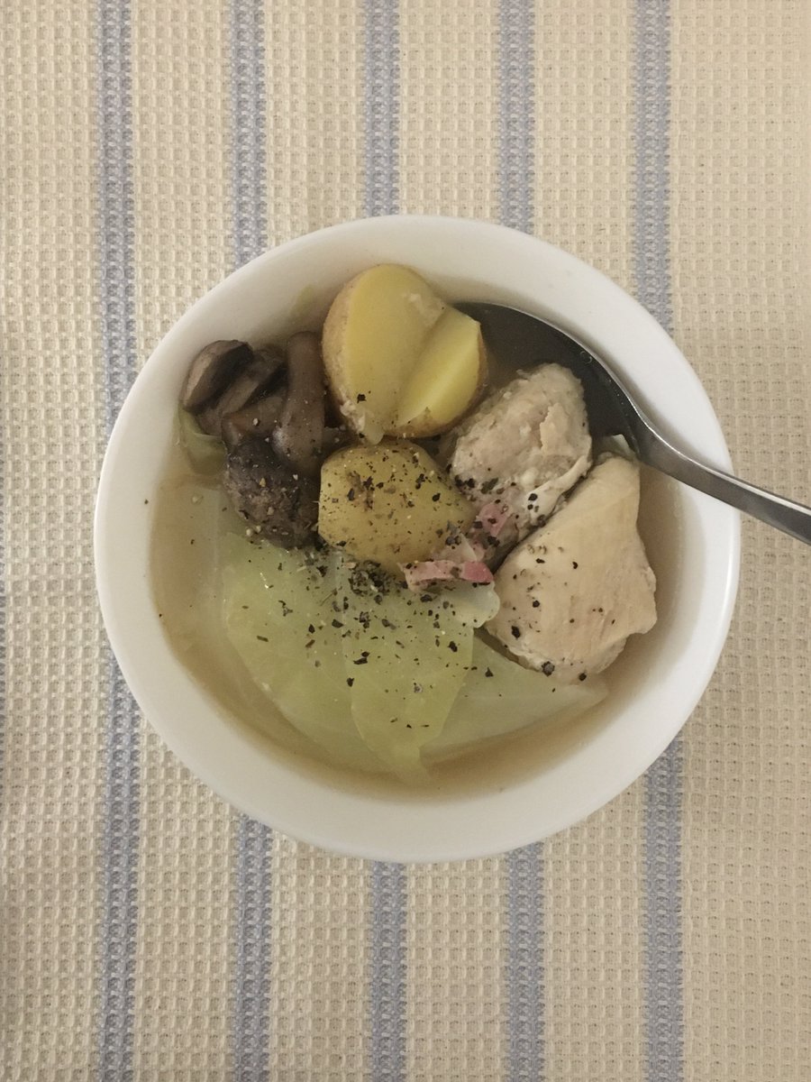 포토푀 만들어 먹었다 🎶 
프랑스엔 포토푀 블럭이 있어요 
요고 하나 넣고 팔팔팔 끓이면 됨