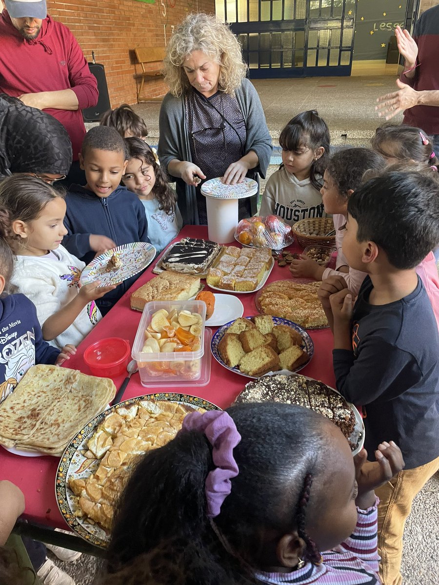 EscolaCampclar's tweet photo. Estem celebrant la festa de la tardor amb les famílies i els alumnes de la comunitat de petits! https://t.co/6EWWHG5x0k
