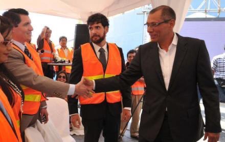 Kathie_ar's tweet image. La administración de las telecomunicaciones en Ecuador quedó bajo el control de los Topic, sin que el Estado obtenga beneficios ni tenga autoridad sobre ello.
El correísmo cedió a los Topic el manejo del subsuelo y el riesgo de desconectar al país del internet, aunque la