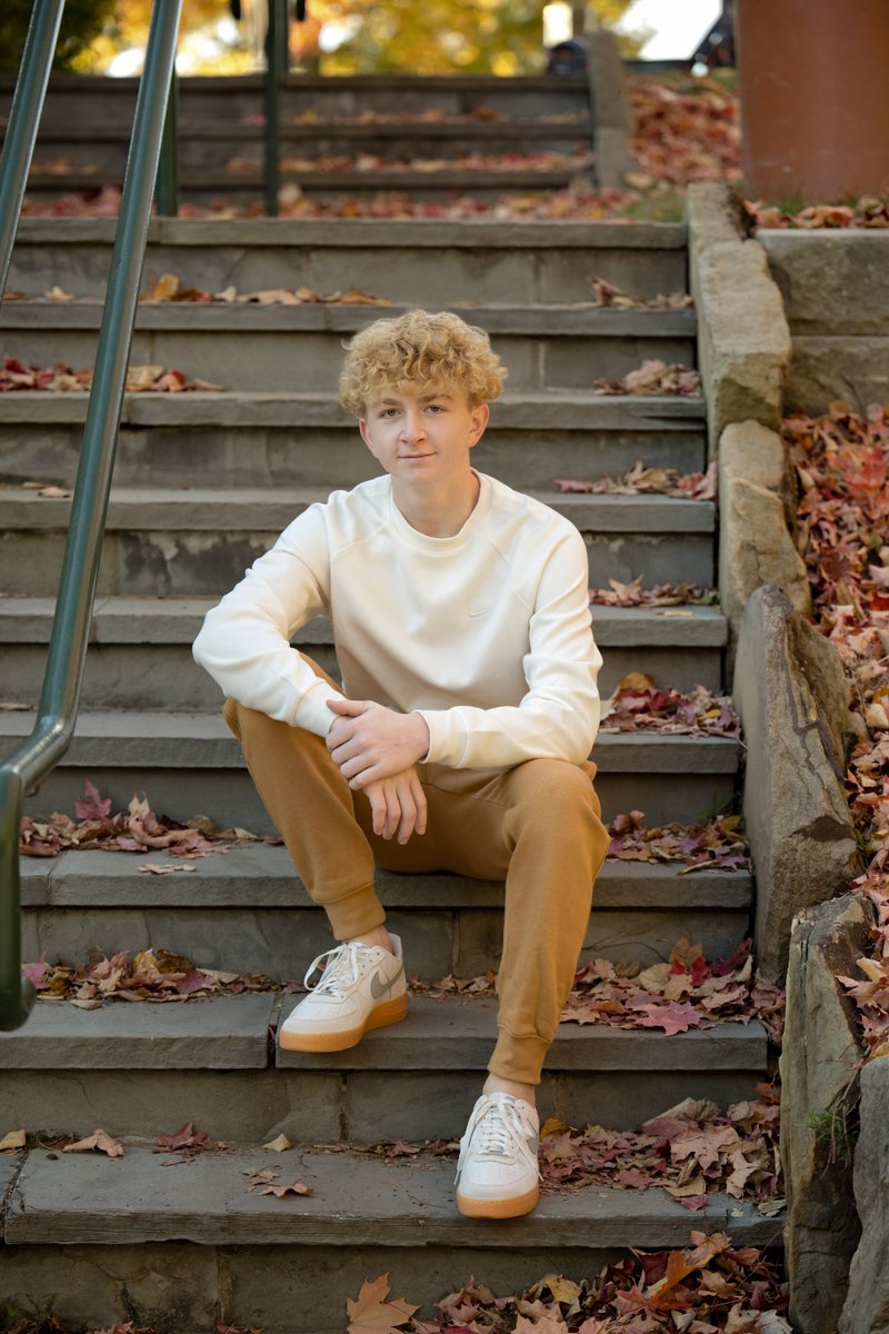 ValThomasPhoto's tweet photo. High School Senior Session featuring: Roman | Class of 2025
#senior #classof2025 #pittsburghseniorphotography #seniorsunday #seniorszn #thetwelfthyear #photographyideas #model #portraitphotography #flourishacademy #goldenhour #kiskischool #senioryearmagazine #ssgmagazine https://t.co/hwZ2CiwBQX
