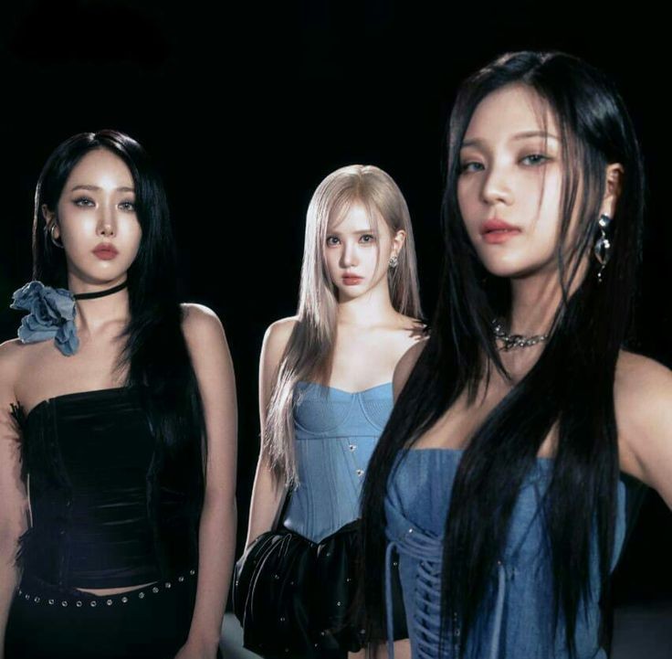 Yunseobra's tweet photo. ℹ️| #YunSeo sobre o apoio do VIVIZ: 

🐰: Nossas sêniors VIVIZ nos apoiaram bastante. Recentemente fizemos um challenge com elas, e naquele momento, elas disseram que a coreografia e a música em si estava muito boa. 

#YunSeo #윤서 #BADVILLAIN #배드빌런 https://t.co/IZpjG4Q54h