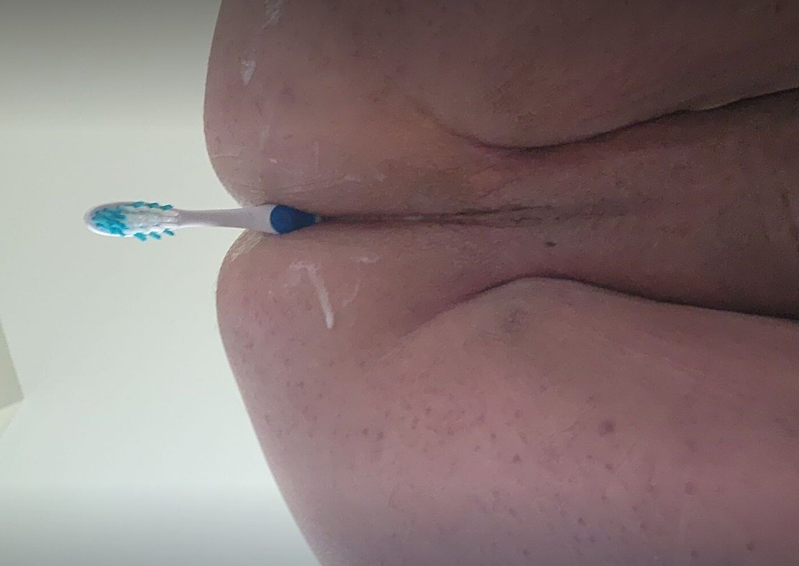 KMilwell's tweet photo. This sub was ordered to play with his toothbrush.
Can you guess which one is his and which is his wife's ?!
#humiliation https://t.co/PFsetEf7Wf