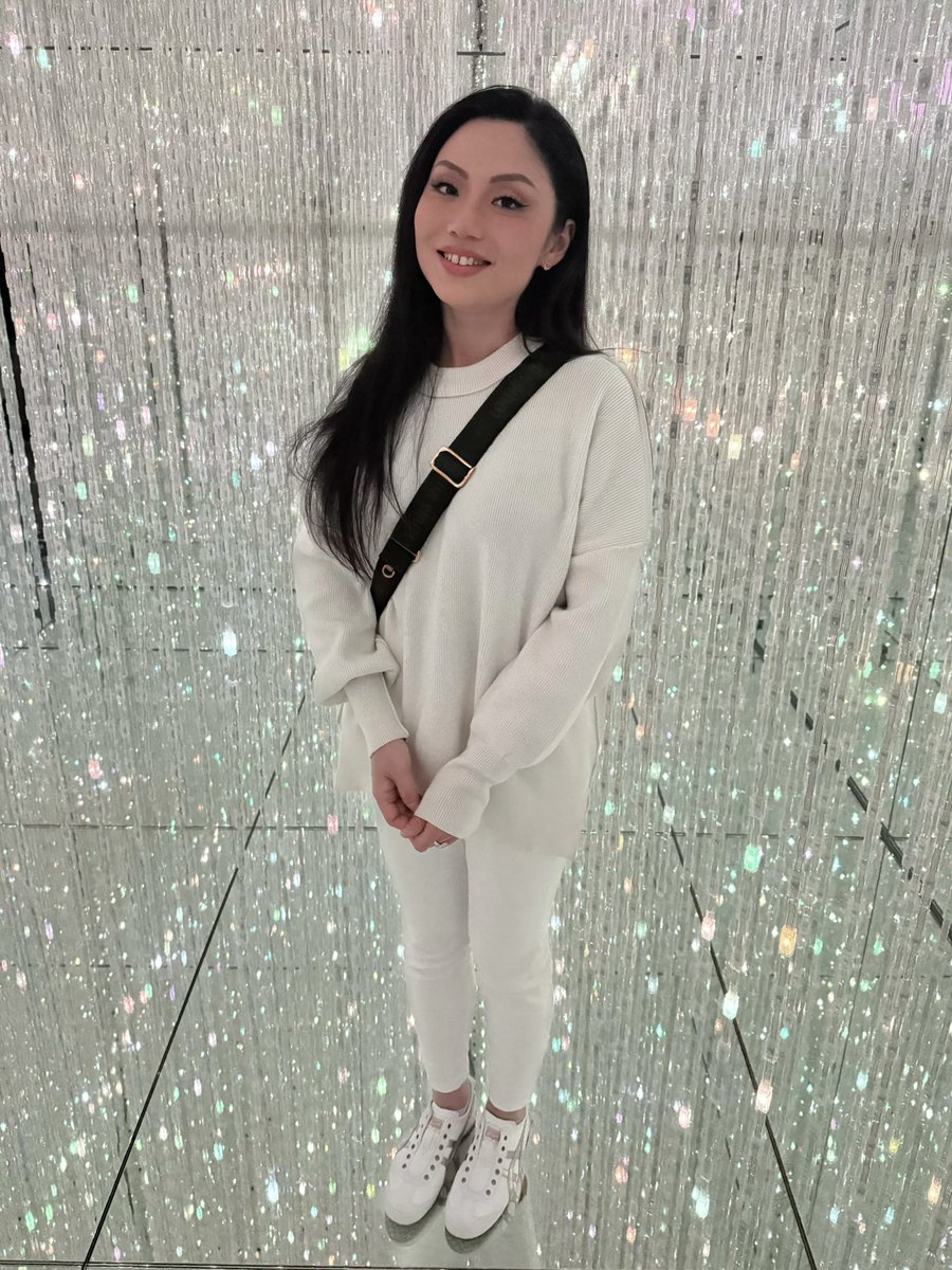 Tinaguo's tweet image. Day 3 in Tokyo 🤍 
Morning at Zōjō-ji, Jōdo-shū Buddhist temple ⛩️
#teamlabborderless #Tokyo 💡