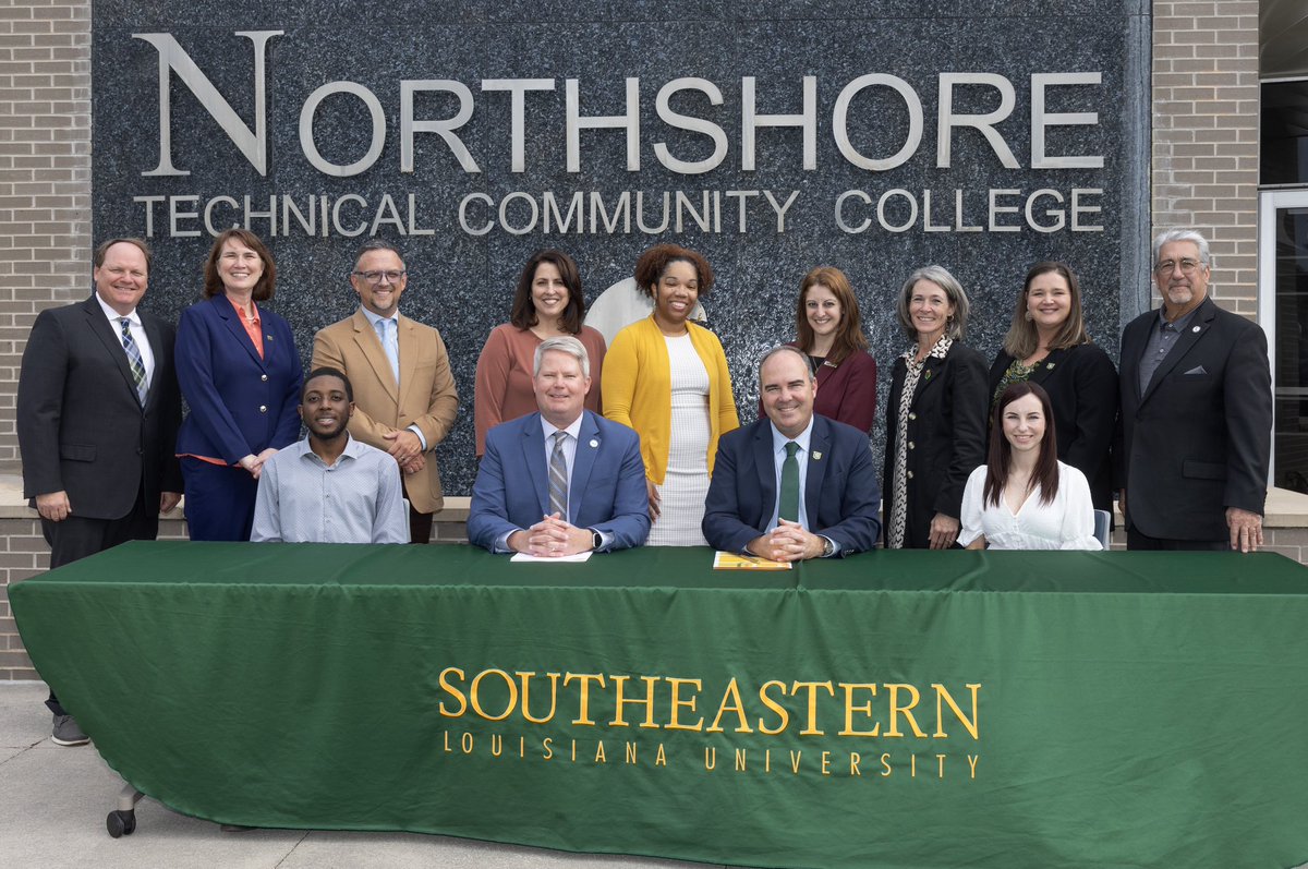 SLUPrez's tweet photo. @NTCCgators @oursoutheastern Celebrate the official signing of an honors transfer agreement!! Recognizing the academic high honors of our community college transfer students has never been more important!! Thank you Ariel and Elijah for sharing your honors journey!! https://t.co/K298mJSiQj