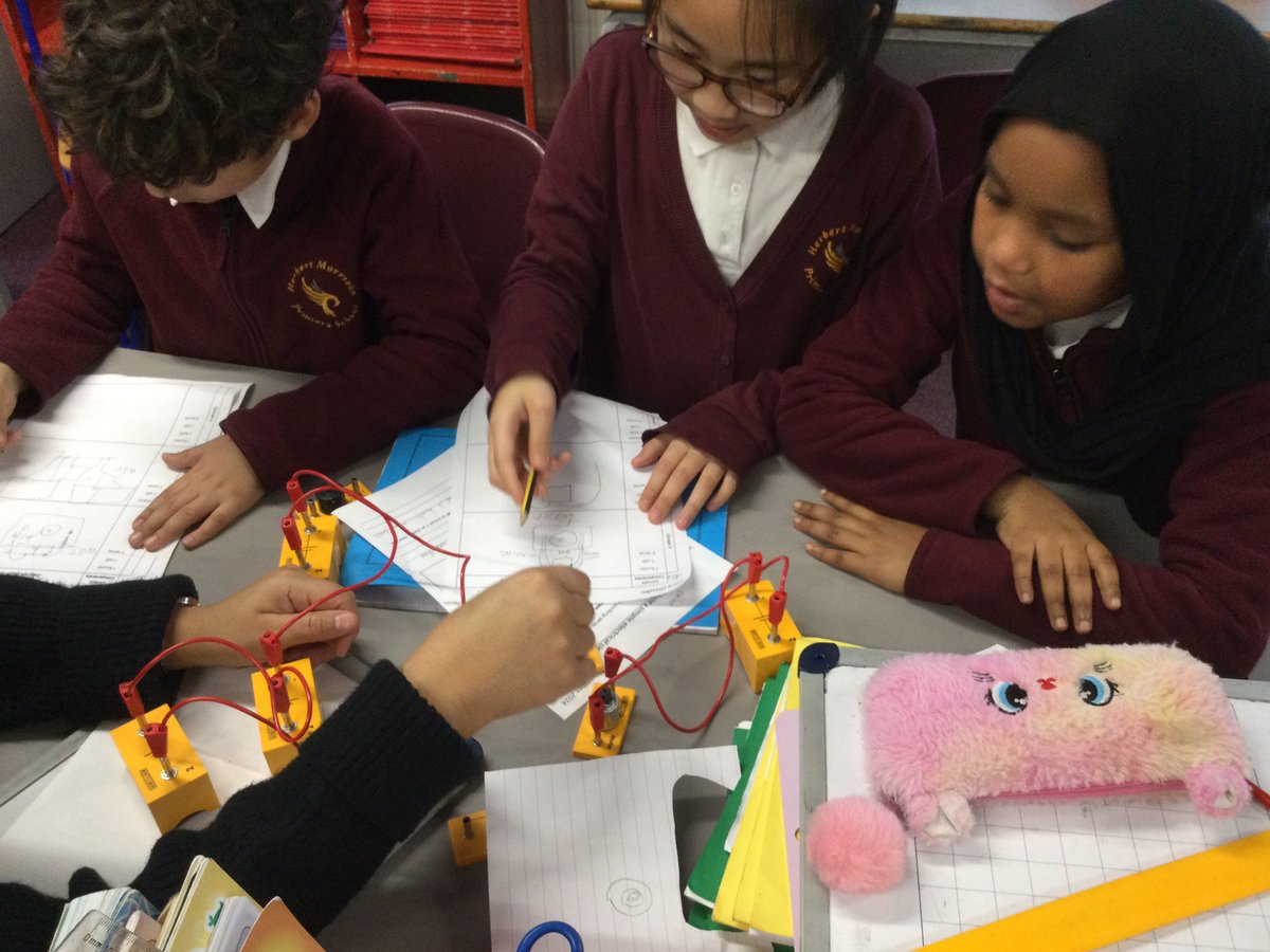 MissWardHMPS's tweet photo. We’re having a very exciting #Science lesson this afternoon in Year 4 making and investigating electrical circuits @HerbMorrPriSch https://t.co/g0ugMe1PRJ