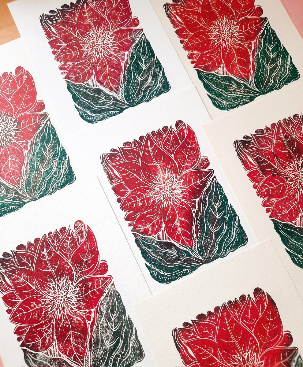 A mini print inspired by all the lovely Poinsettias seen lately! 🌿🌸
#printmaking #linocut