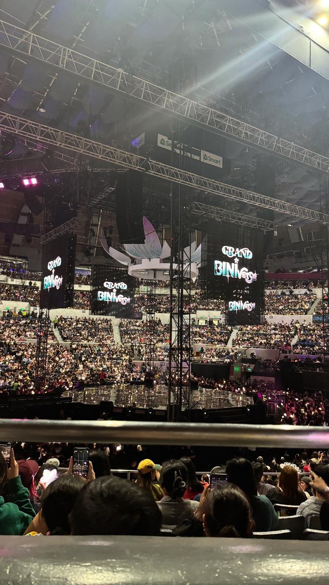 camillebeyd's tweet photo. post ko yung ibang vids at pics ng ganap kanina. #Day3 #GrandBINIverse https://t.co/UcTWj1zh1I