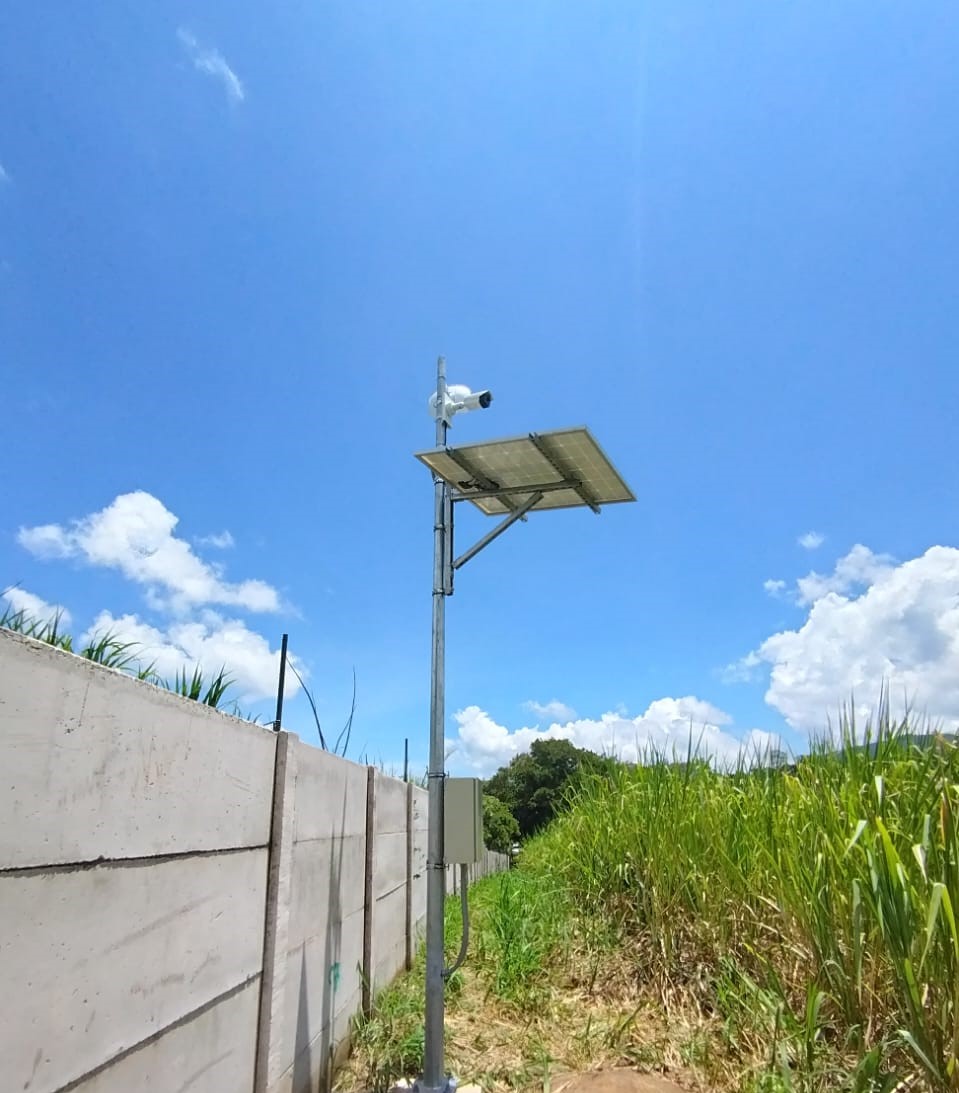 LiveSmart_cl's tweet image. Postes con panel solar como generador de energía, se instalaron en la planta solar fotovoltaica (PSFV) que se puso en marcha al norte de la República de El Salvador de 6 MW de potencia pico. Más info 👇🏻
livesmart.cl/postes-solares…