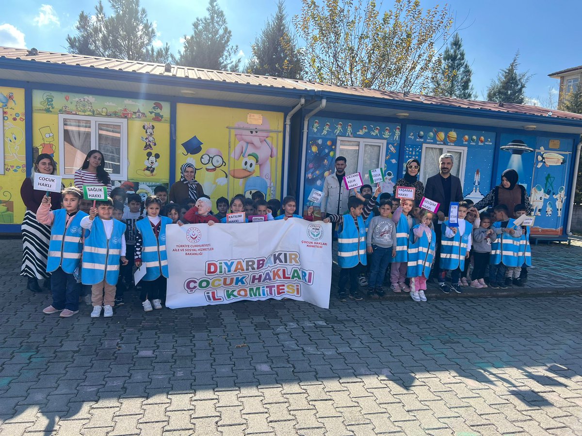Çocuk Hizmetleri Genel Müdürlüğü (@ashb_cocuk) on Twitter photo 📍Diyarbakır
#ÇeyrekAsırÇocuklarımızla
<a href="/tcailesosyal/">T.C. Aile ve Sosyal Hizmetler Bakanlığı</a>
<a href="/diyarbakiraile/">Diyarbakır Aile ve Sosyal Hizmetler İl Müdürlüğü</a> 📍Diyarbakır
#ÇeyrekAsırÇocuklarımızla
<a href="/tcailesosyal/">T.C. Aile ve Sosyal Hizmetler Bakanlığı</a>
<a href="/diyarbakiraile/">Diyarbakır Aile ve Sosyal Hizmetler İl Müdürlüğü</a>