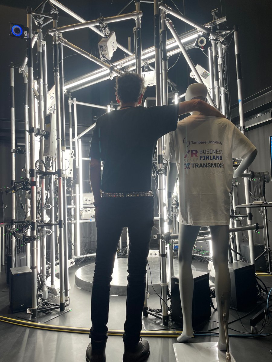Our Team’s Power Move? 🫂 A Good Hug! 😁 

#TRANSXMIXR partners from <a href="/CWInl/">CWI</a> were at Tampere University, Finland 🇫🇮 collaborating with the Ultra Video group👉 ultravideo.fi to develop codecs for #volumetric video.

Stay tuned as we transform ideas into reality! 🤖