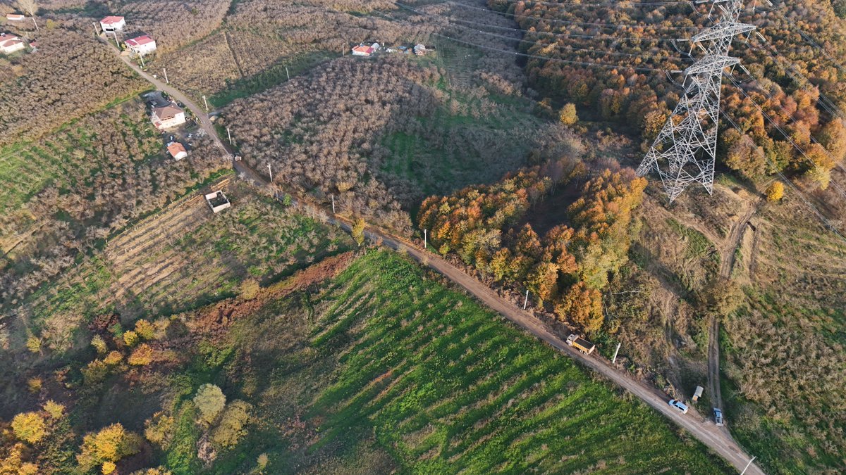 📍 Ceylandere

Mahallemiz Potoğlu Caddesi'nde stabilize yol bakım, onarım ve genişletme çalışmalarımıza başladık. 🚧

Yol kalitesini artırarak, vatandaşlarımızın ulaşımını daha güvenli ve konforlu hale getireceğiz.

Bu çalışmanın Ceylandere'mize  hayırlı olmasını diliyoruz.
