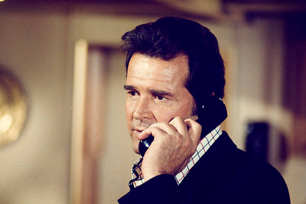 RodneyMarshall1's tweet image. "Becker."
"Hey, Dennis! Jim Rockford here. How are you doing, buddy?"
"No."
"What do you mean, 'No'? I haven't asked you for anything."
"You will."
(Sergeant Dennis Becker, Jim Rockford's friend in need.)