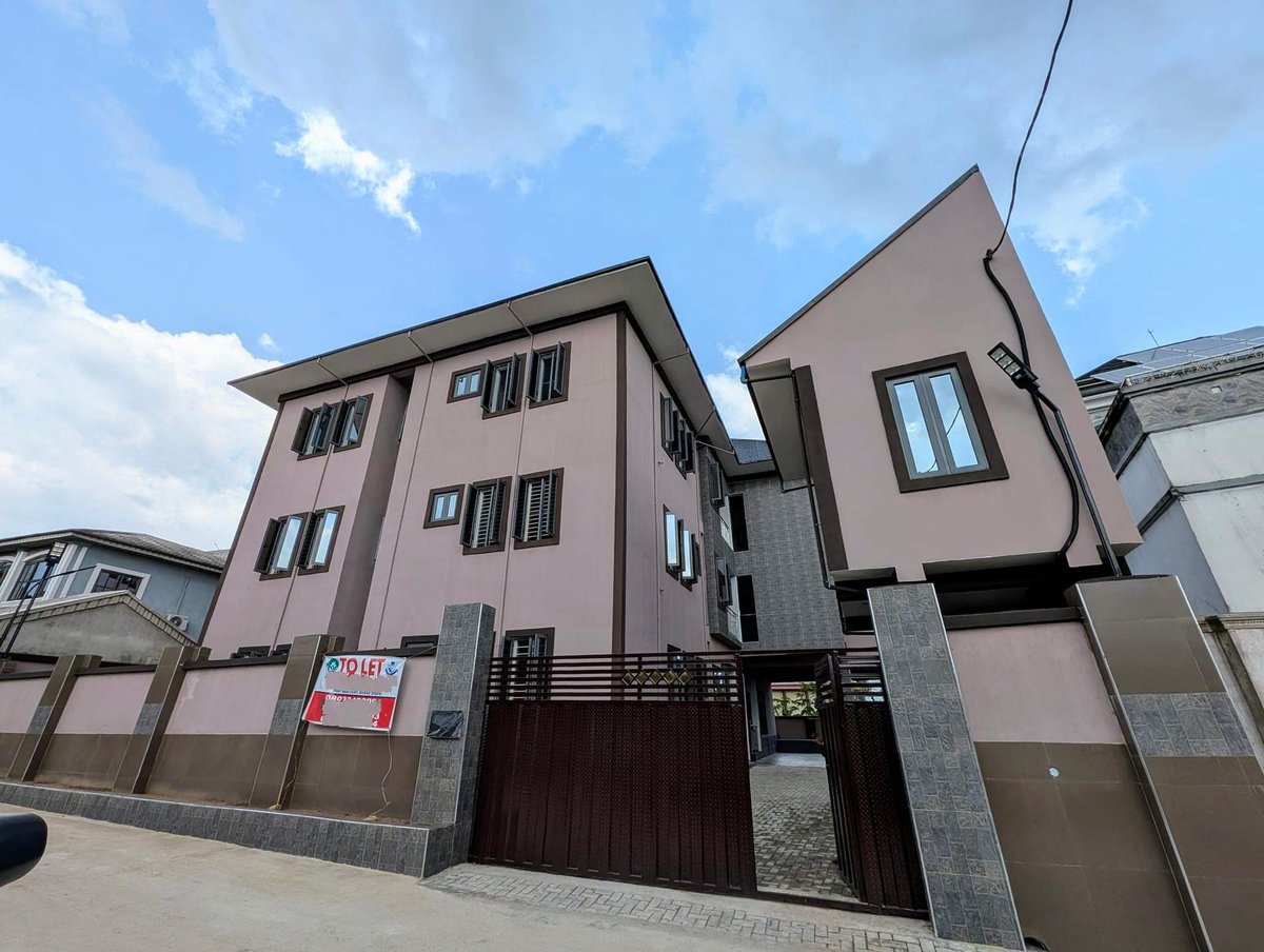 Wilsonprops's tweet image. 2-Bedroom Flat on Brooks Street, Uyo - ₦2.5M Per Annum (Payable for 2 Years)

Looking for a luxurious home for your family in Uyo? This 2-bedroom flat on Brooks Street, off Wellington Bassey Way, is perfect!