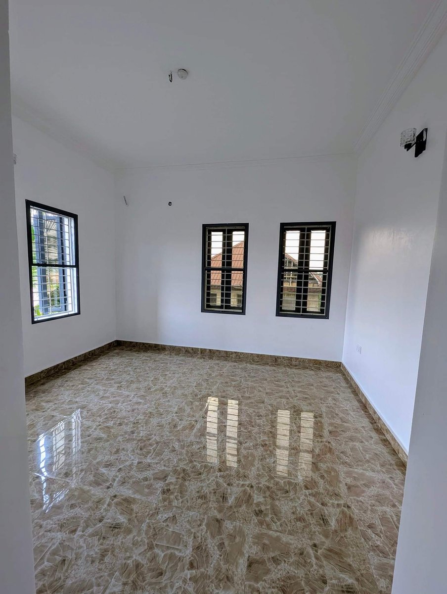 Wilsonprops's tweet image. 2-Bedroom Flat on Brooks Street, Uyo - ₦2.5M Per Annum (Payable for 2 Years)

Looking for a luxurious home for your family in Uyo? This 2-bedroom flat on Brooks Street, off Wellington Bassey Way, is perfect!