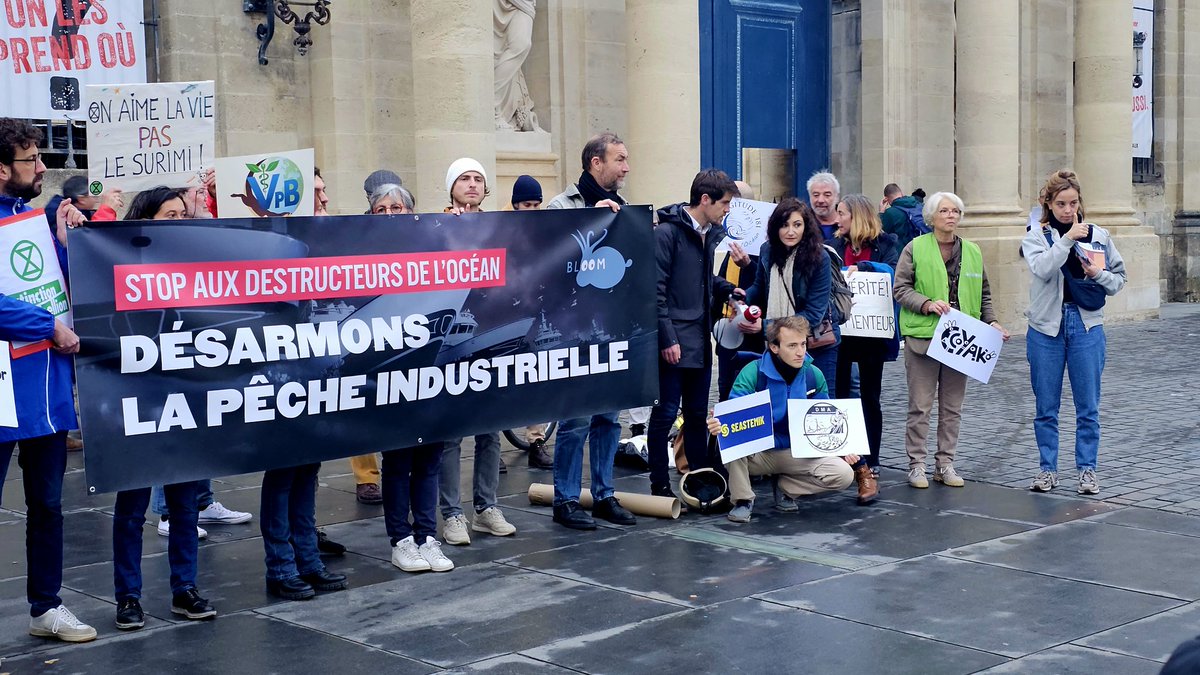 Karfa Sira DIALLO 🥝 🇸🇳 🇨🇵 🇭🇹 🇵🇸 (@karfadiallo) on Twitter photo LES ASSISES DE L'AMER
En ce jour des Assises de l'économie de la Mer, j'etais au contre-évenement organisé par @DarwinBdx et <a href="/Bloom_FR/">BLOOM Association</a> pour lutter contre la destruction de l'océan 🌊 et le dérèglement climatique. LES ASSISES DE L'AMER
En ce jour des Assises de l'économie de la Mer, j'etais au contre-évenement organisé par @DarwinBdx et <a href="/Bloom_FR/">BLOOM Association</a> pour lutter contre la destruction de l'océan 🌊 et le dérèglement climatique.
