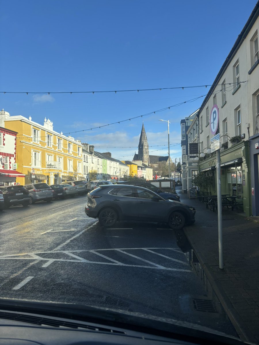Explore the Enchantment of West Ireland this November! 🍂🏰**

Join us for an unforgettable weekend adventure through the breathtaking landscapes of Connemara and the stunning Kylemore Abbey. As the autumn leaves dance in shades of gold and crimson, this tour offers a unique