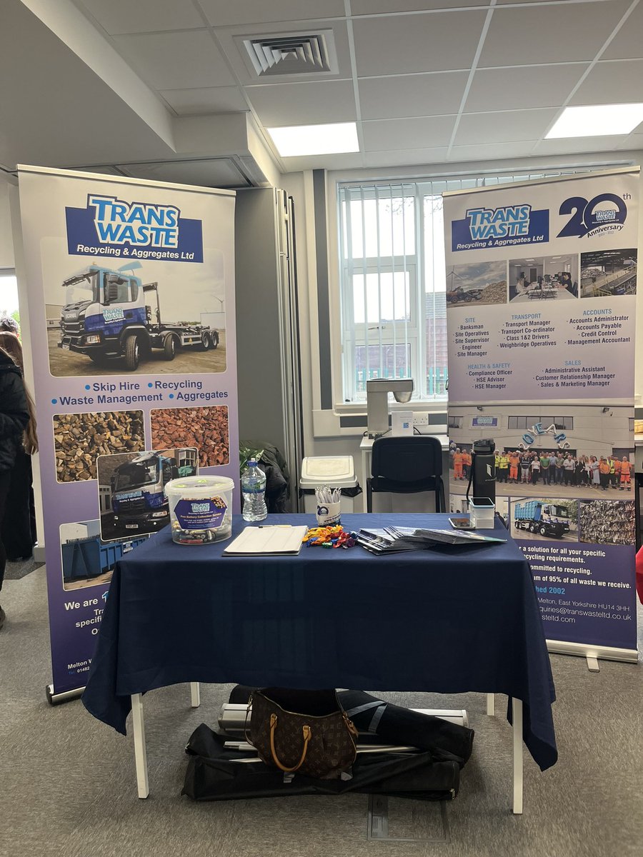 Transwaste (@transwaste) on Twitter photo Today we engaged with students at @southhunsleyschool to talk options following GCSE and A Levels ๐ซ 
We had some really good conversations around University or Apprenticeship options.  @southhunsley Today we engaged with students at @southhunsleyschool to talk options following GCSE and A Levels ๐ซ 
We had some really good conversations around University or Apprenticeship options.  @southhunsley