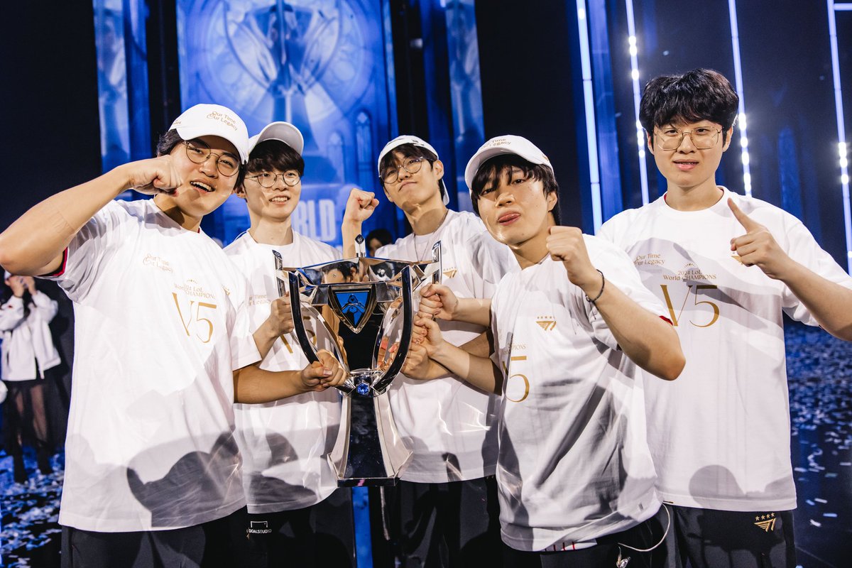 dearyhyeokie's tweet photo. ZOFGK roster. Thank you for giving me beautiful memories, you guys are truly special in my heart❤️

For T1's new roster, I hope they can do their best in the future! Let's continue to support them!! T1 FIGHTING! 🔥 https://t.co/15p8htp1dI