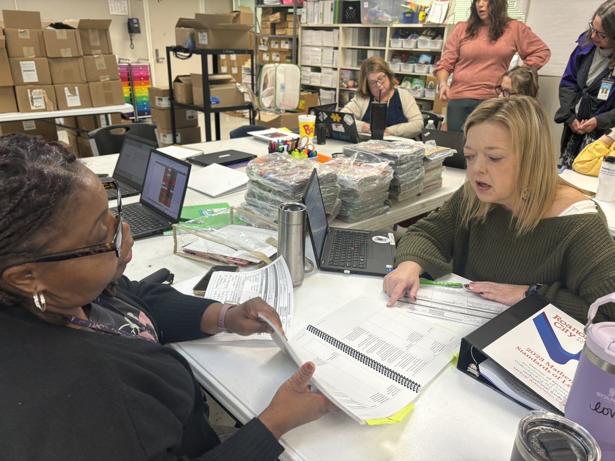 4KristenEnglish's tweet image. Our Ts are action planning as a way to mine the gap in learning! #HighleveragePractices #EffectSize #CSSPinAction @WestsideRCPS #WeSOAR @RoanokeSchools