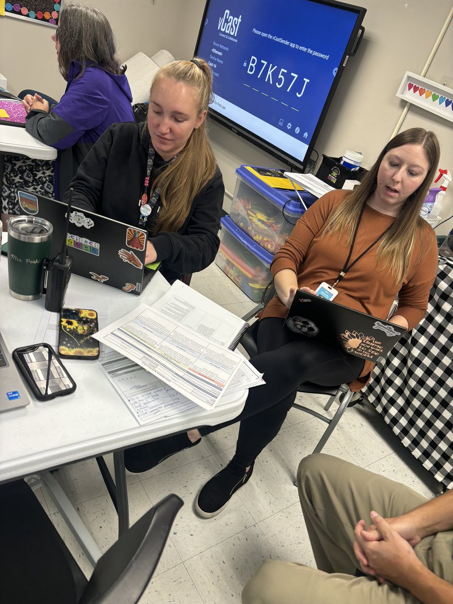 4KristenEnglish's tweet image. Our Ts are action planning as a way to mine the gap in learning! #HighleveragePractices #EffectSize #CSSPinAction @WestsideRCPS #WeSOAR @RoanokeSchools