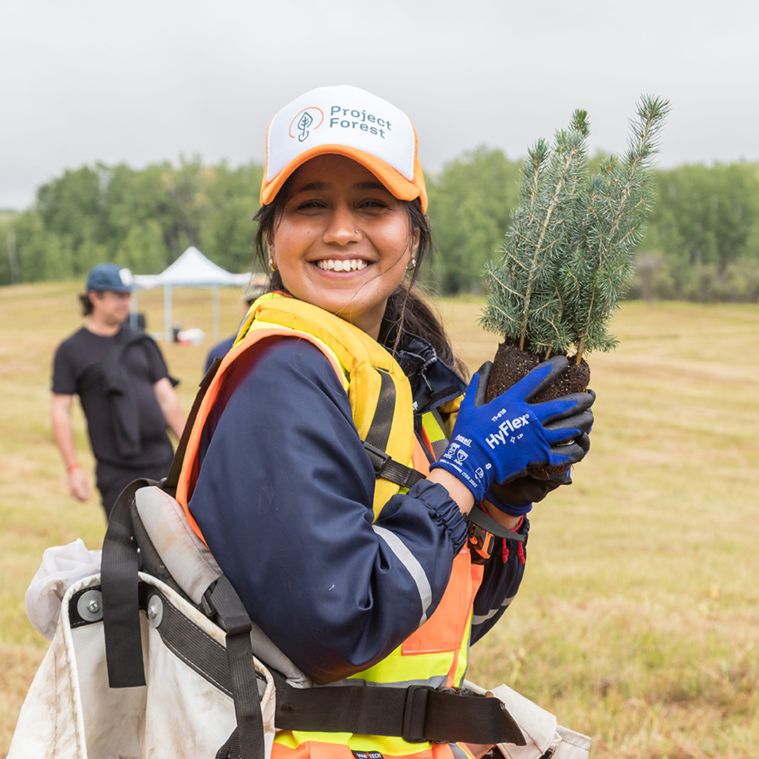 ProjectForest_'s tweet image. 🌲 Mark your calendars! #GivingTuesday is coming up on December 3rd, and we&apos;re inviting our followers to join us for something special. Stay tuned to learn how a photo of you and a tree can help grow our movement. 
#ProjectForest #Rewilding #CommunityImpact #UNselfie