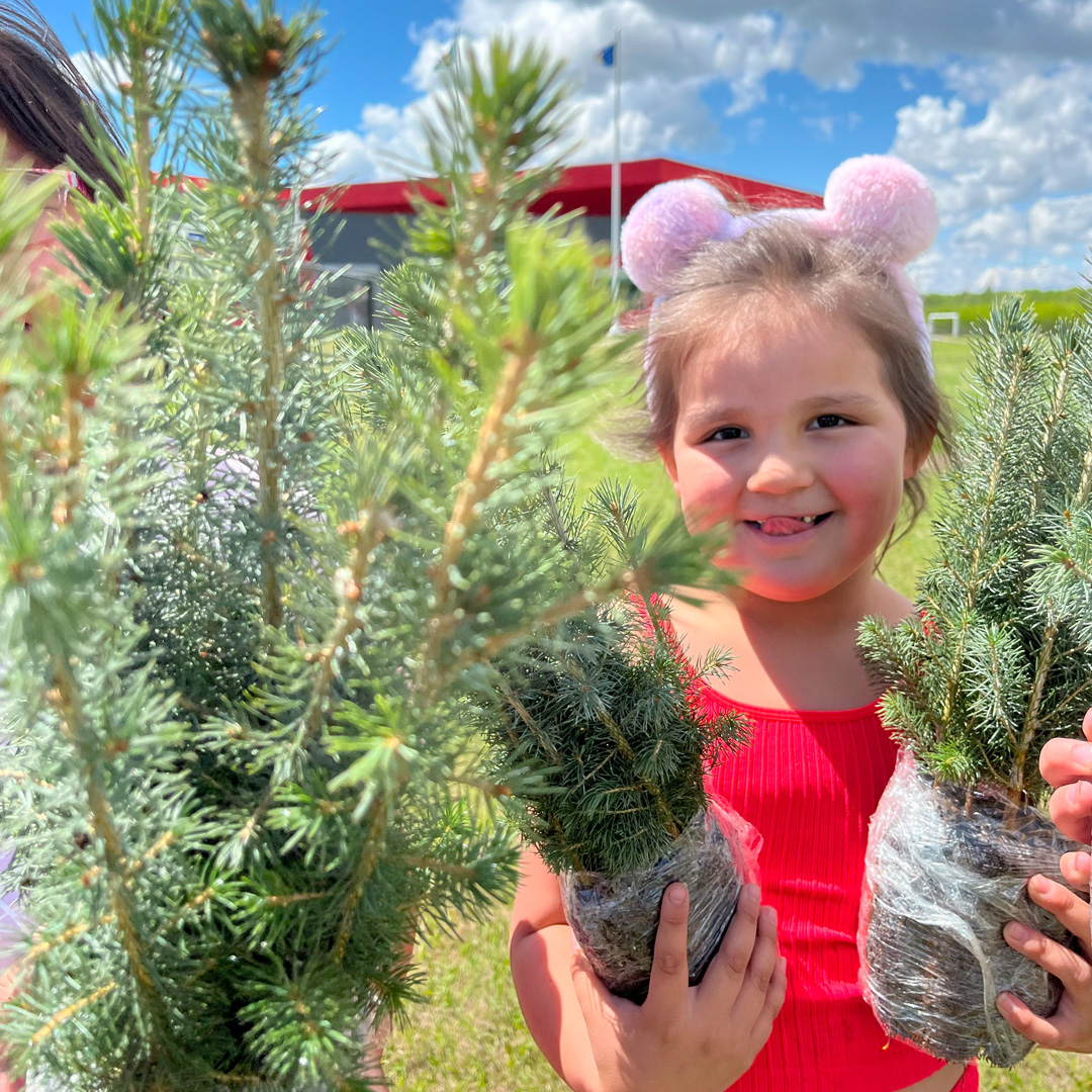 ProjectForest_'s tweet image. 🌲 Mark your calendars! #GivingTuesday is coming up on December 3rd, and we&apos;re inviting our followers to join us for something special. Stay tuned to learn how a photo of you and a tree can help grow our movement. 
#ProjectForest #Rewilding #CommunityImpact #UNselfie