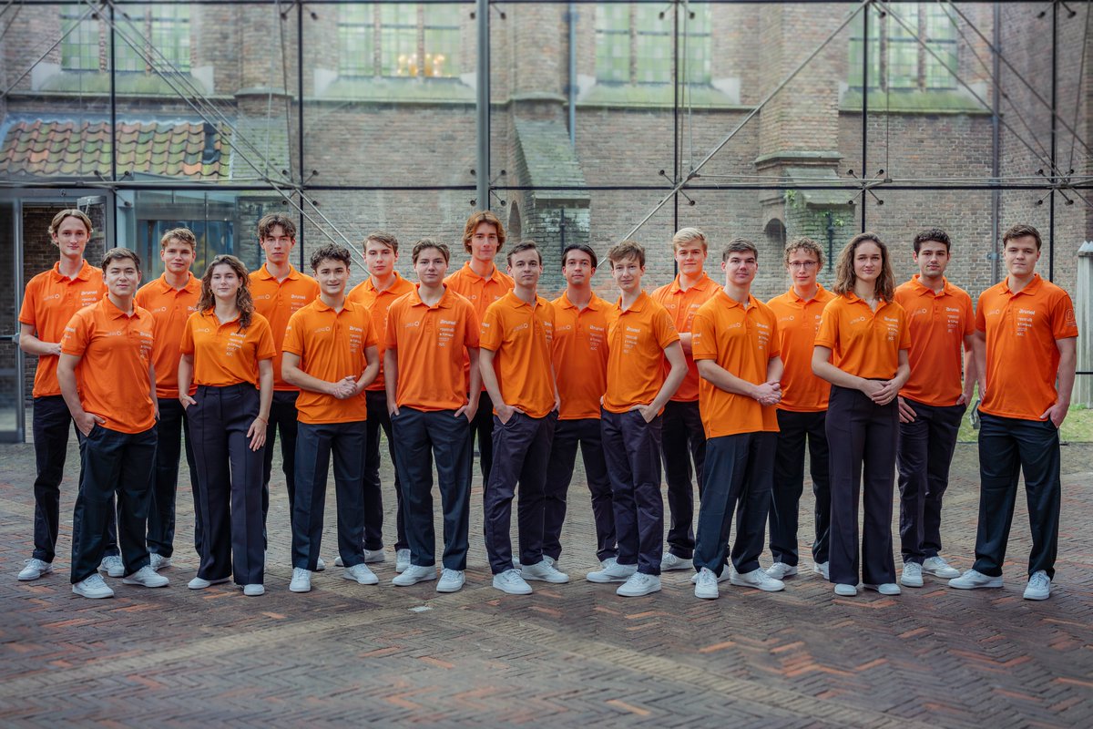 Look at all those handsome faces. This is the newest team who is going to Australia, Nuna 13! 

#Nuna13 # BrunelSolarTeam #BridgestoneWorldSolarChallenge #Australia 

📸Photo by: Hans-Peter van Velthoven