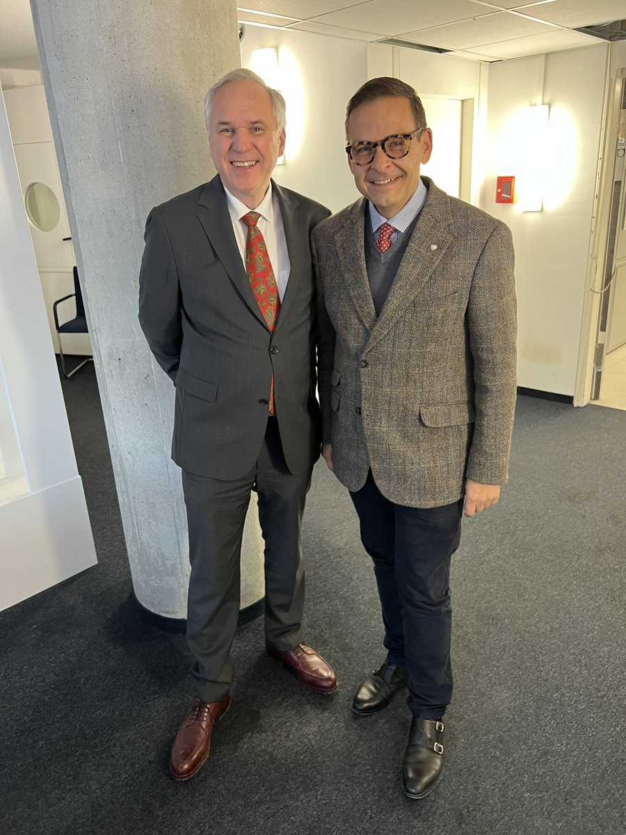 Ein genialer Fernsehabend wartet. Ab 21.00 Uhr gibt es das erste oe24-Interview mit Nationalratspräsident Rosenkranz. Und um 21.45 Uhr startet HEUTE DIENSTAG das KULTDUELL GROSZ VS BOHRN MENA auf oe24TV in Fellner Live. Seid dabei!