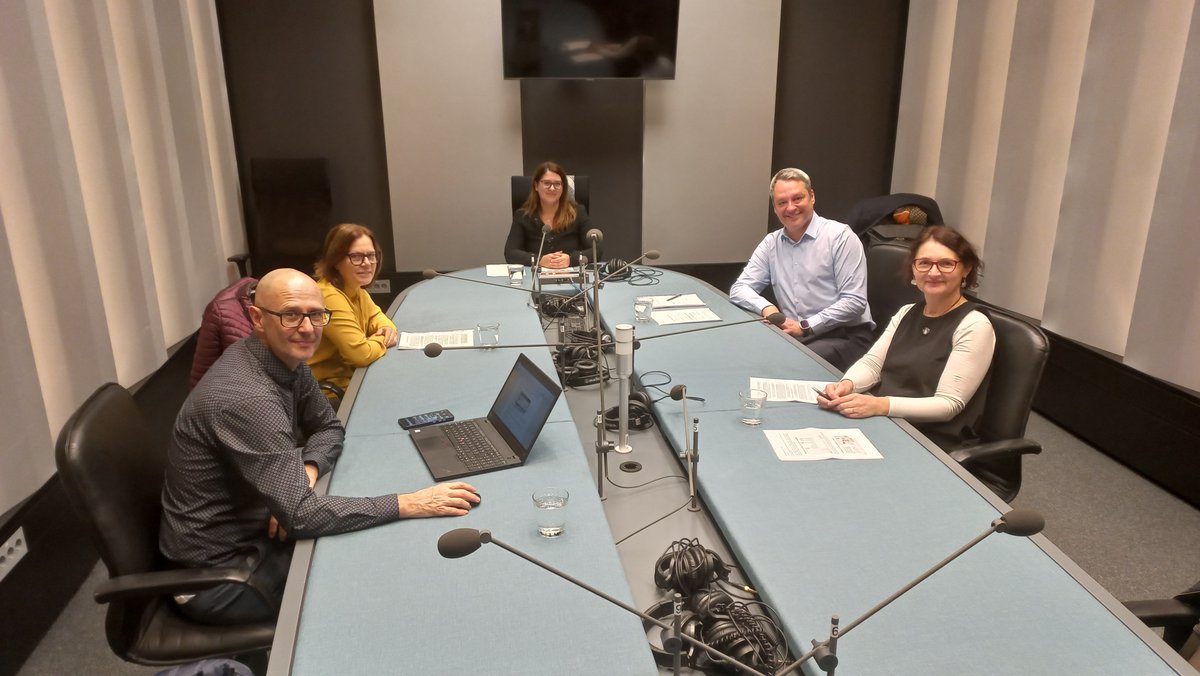 Ponudniki prehranskih dopolnil pogosto s spornim oglaševanjem skušajo zabrisati mejo med prehranskimi dopolnili in zdravili. Zdravstveni inšpektorat je proizvajalcem prehranskih dopolnil letos skupno izrekel že za 305.000 evrov glob. 
buff.ly/4ftgICq