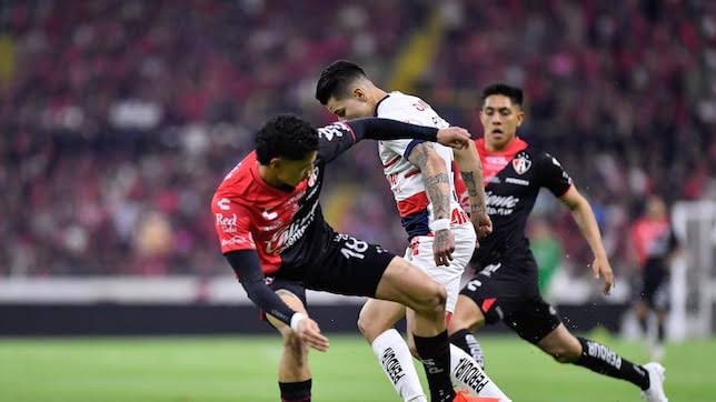 TSS_Deportes's tweet photo. En el Clásico Tapatío, Chivas y Atlas se juegan más que el orgullo

El Clásico es más que seguir o quedarse en el camino en este Apertura 2024, pues los proyectos tienen de por medio incluso algunas decisiones a futuro.

#futbol #AtlaFC #Chivas #LigaMX #Deportes https://t.co/lHKyk81r69