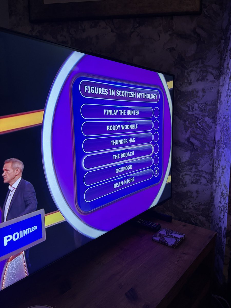 Holly Munn (@hollymunn93) on Twitter photo <a href="/RoddyWoomble/">Roddy Woomble</a> appearing as a potential Pointless answer. <a href="/RoddyWoomble/">Roddy Woomble</a> appearing as a potential Pointless answer.