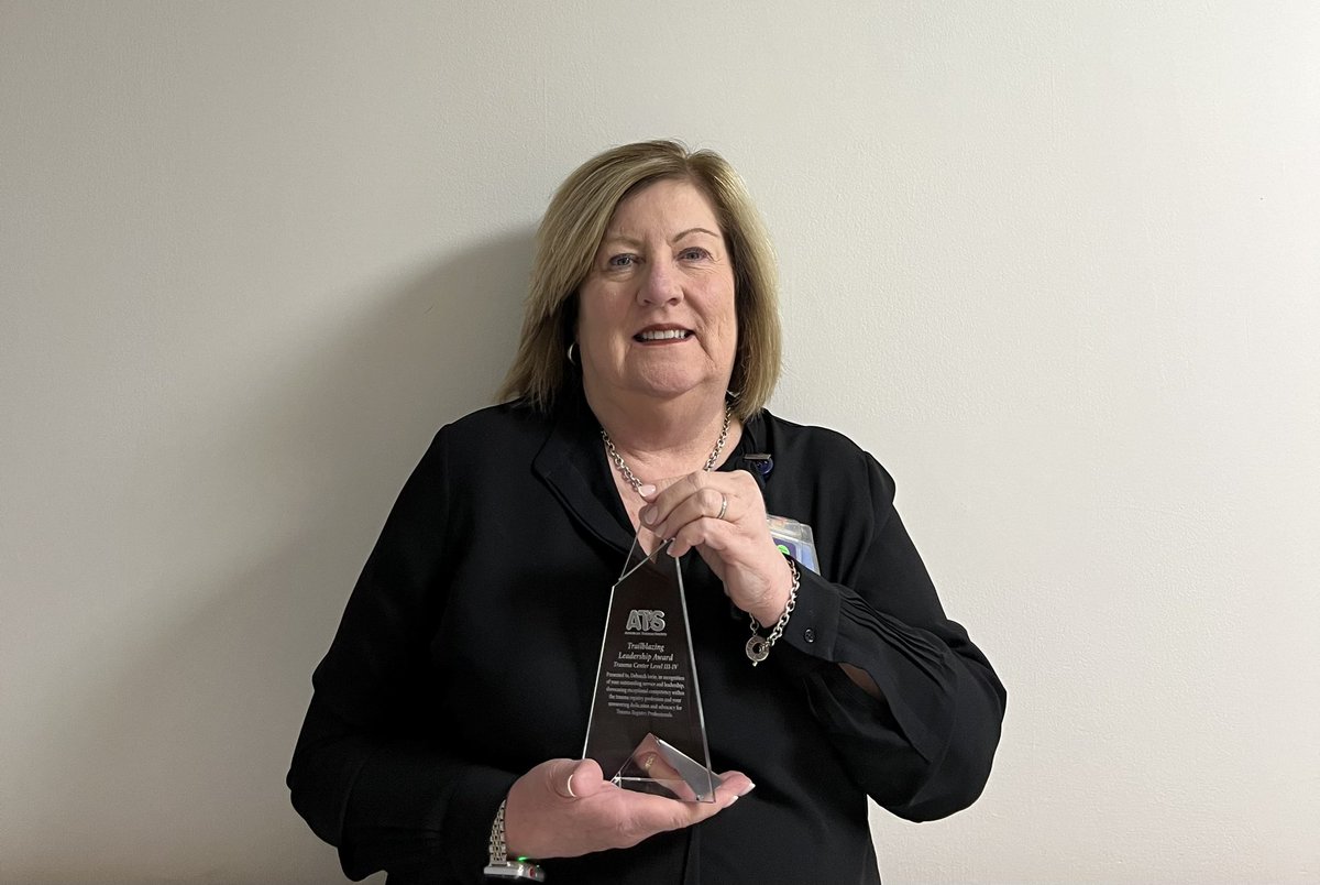 LICHTrauma's tweet photo. Congratulations to our very own Deborah Iorio, RN, CSTR, CAISS  on her Trailblazing Leadership Award 🏆 from the American Trauma Society for her unwavering mentorship and leadership. We are so proud of you! 🌟 https://t.co/gzYgurVqrO