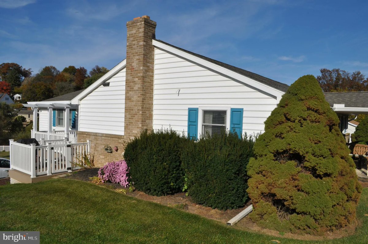 GinterGroup's tweet image. 396 Frederick Drive, Dallastown, PA, 17313
4 bed | 4 bath 3660 Sq. Ft.
Active | 399900
bit.ly/4fAklGW
Discover your dream home with this fabulous 4-bedroom, 4-bathroom property that combines modern luxury with everyday comfort. Nestled on a spacious corner lot, this...